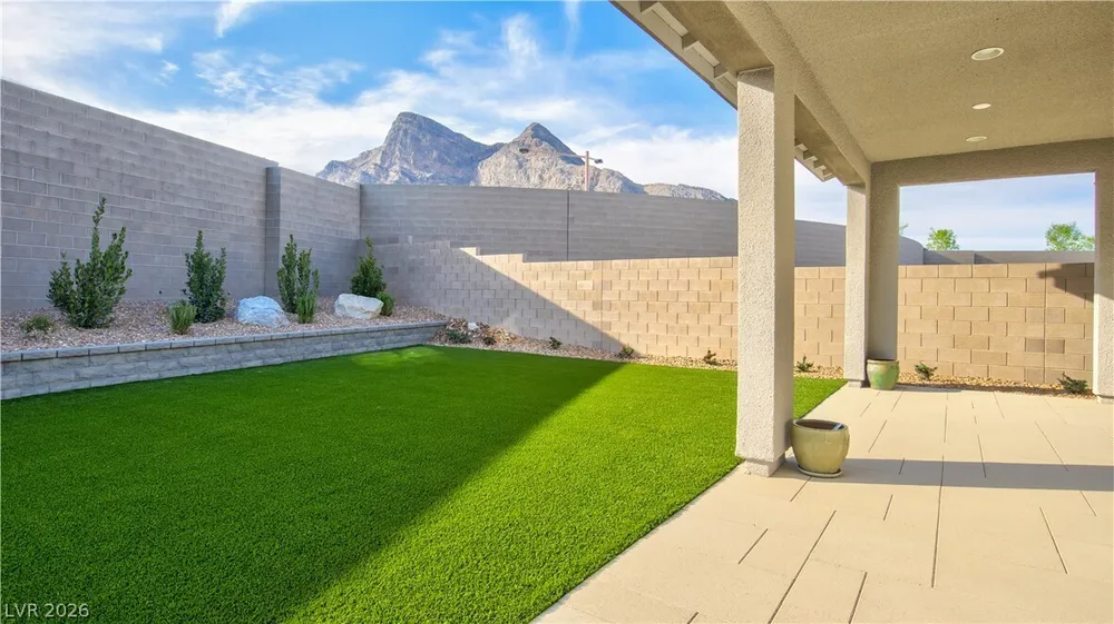 2239 Thunderbird St, Las Vegas, NV 89138-6525