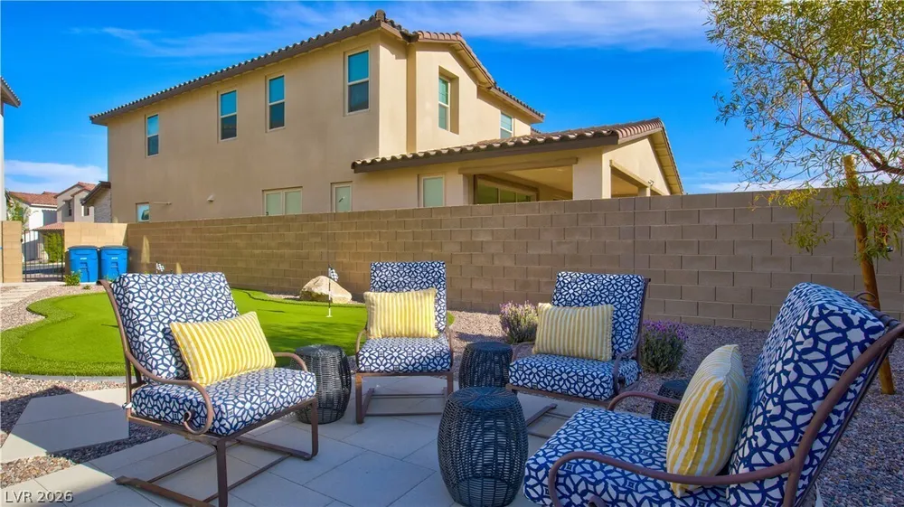 2239 Thunderbird St, Las Vegas, NV 89138-6525