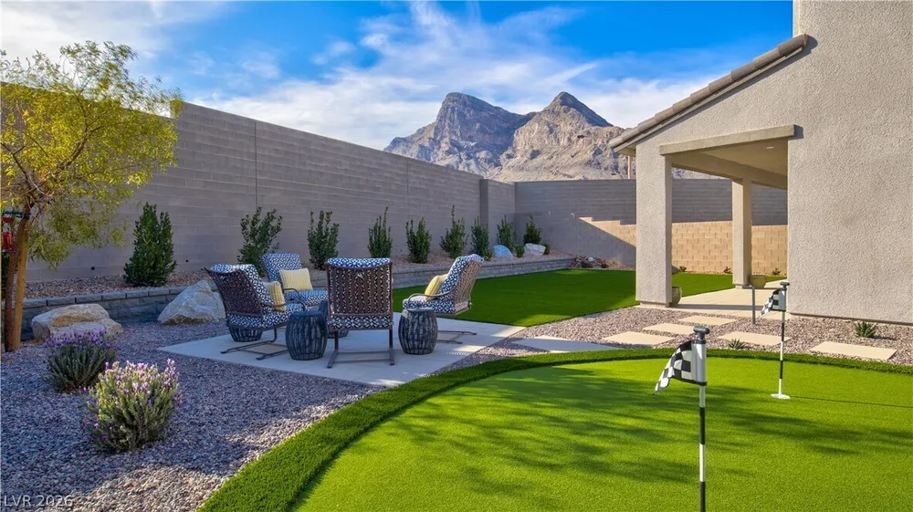 2239 Thunderbird St, Las Vegas, NV 89138-6525