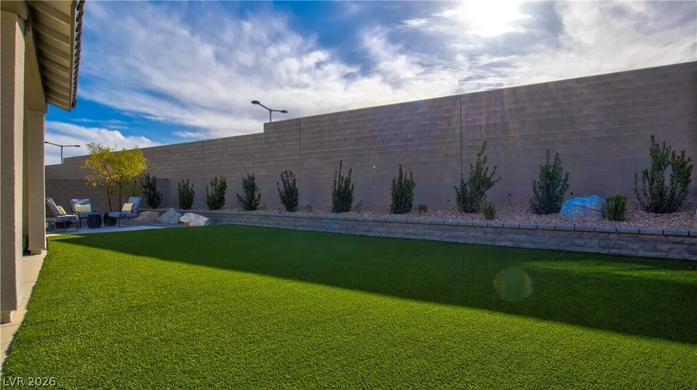 2239 Thunderbird St, Las Vegas, NV 89138-6525
