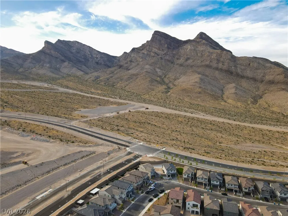 2239 Thunderbird St, Las Vegas, NV 89138-6525