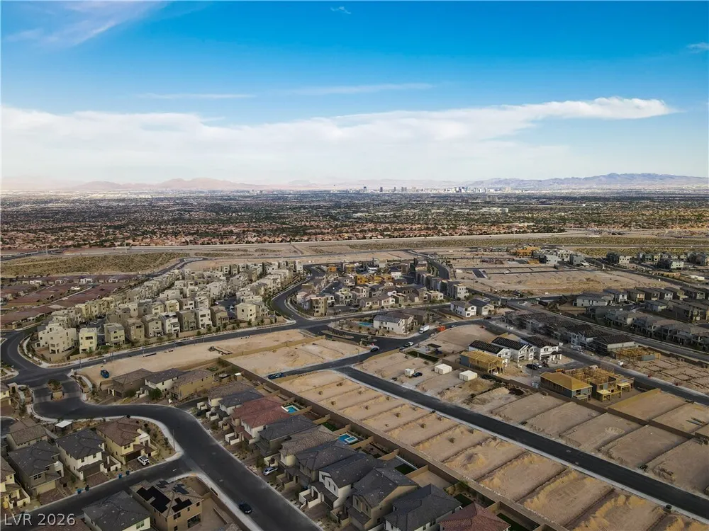2239 Thunderbird St, Las Vegas, NV 89138-6525