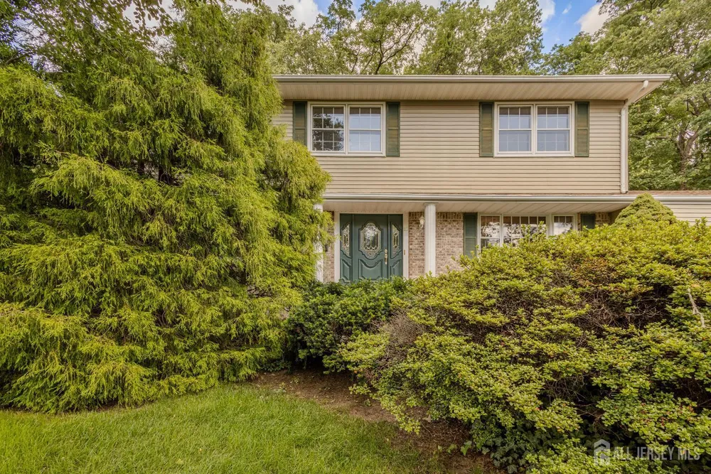 17 Stephens Dr, East Brunswick, NJ 08816