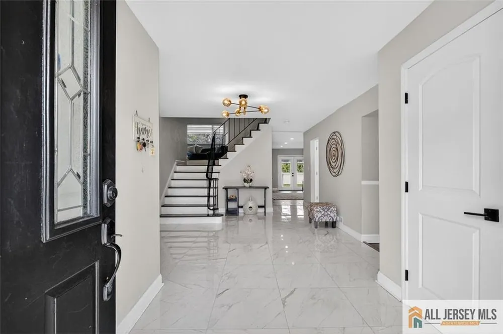 16 Colonial Dr, East Brunswick, NJ 08816