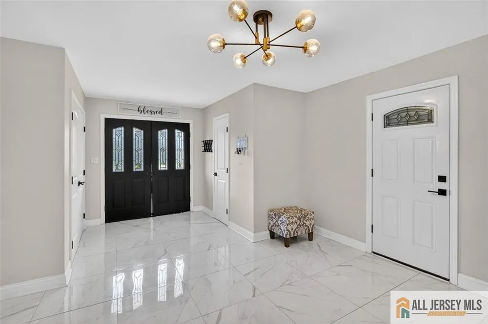 16 Colonial Dr, East Brunswick, NJ 08816