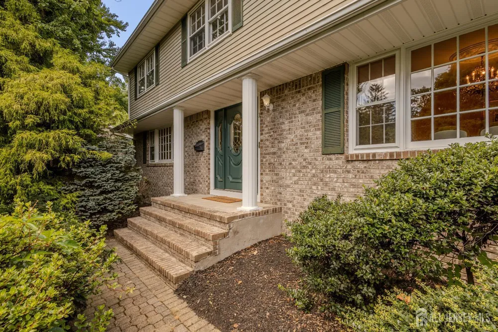 17 Stephens Dr, East Brunswick, NJ 08816