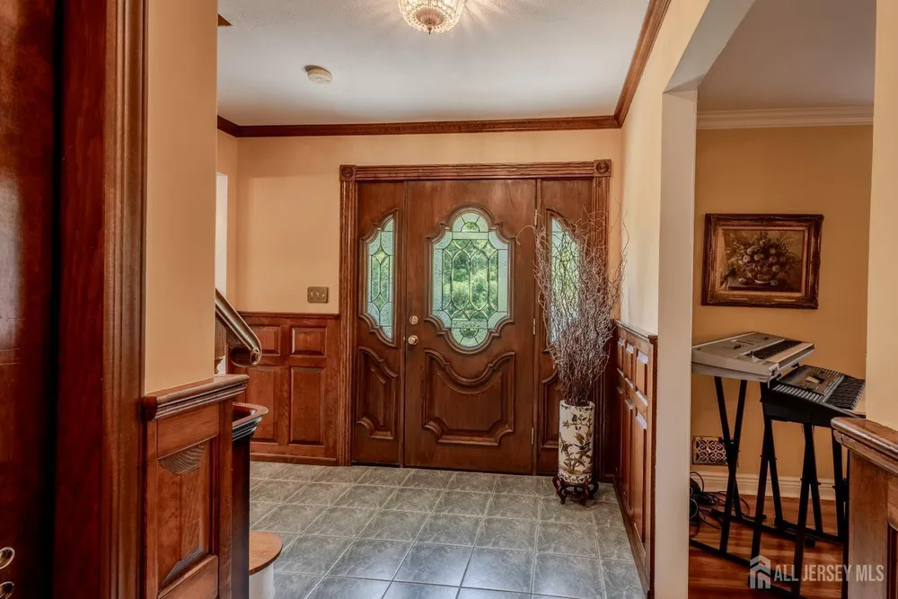 17 Stephens Dr, East Brunswick, NJ 08816