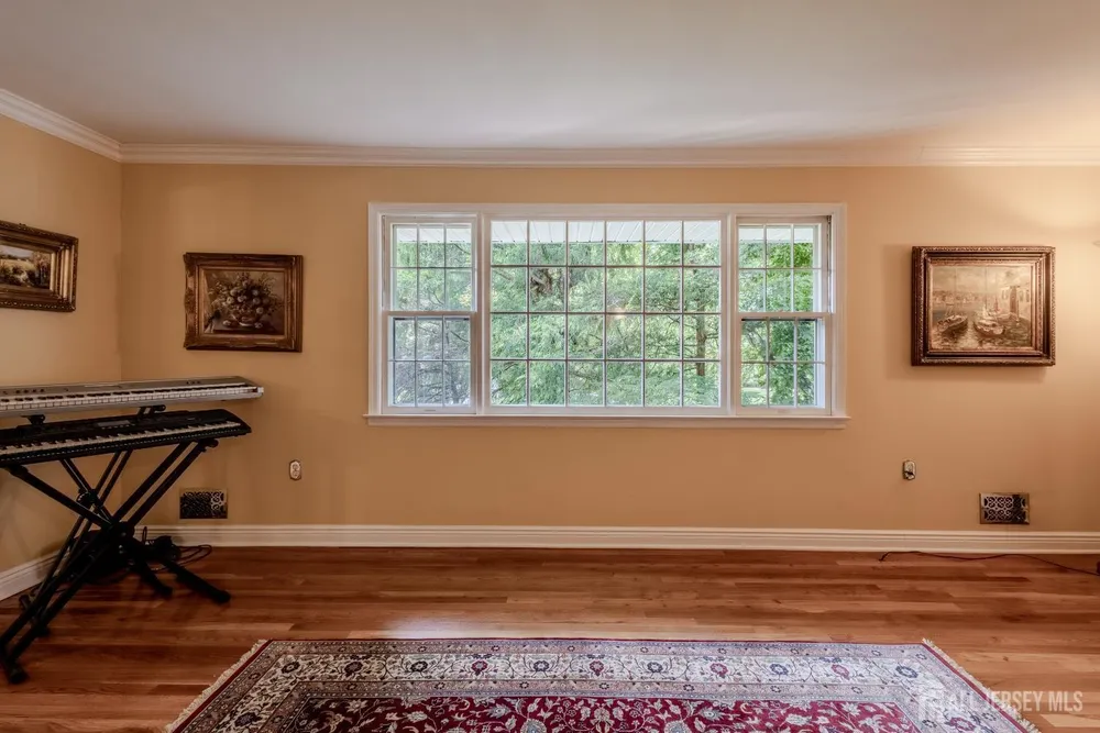 17 Stephens Dr, East Brunswick, NJ 08816