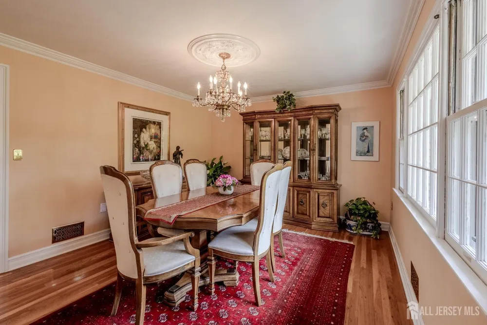 17 Stephens Dr, East Brunswick, NJ 08816