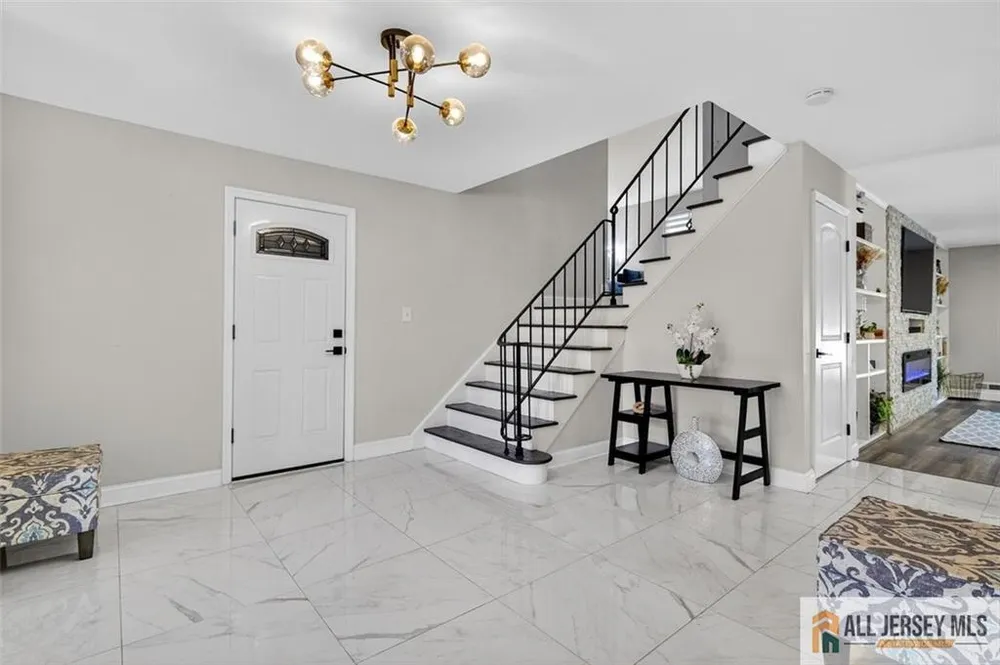 16 Colonial Dr, East Brunswick, NJ 08816