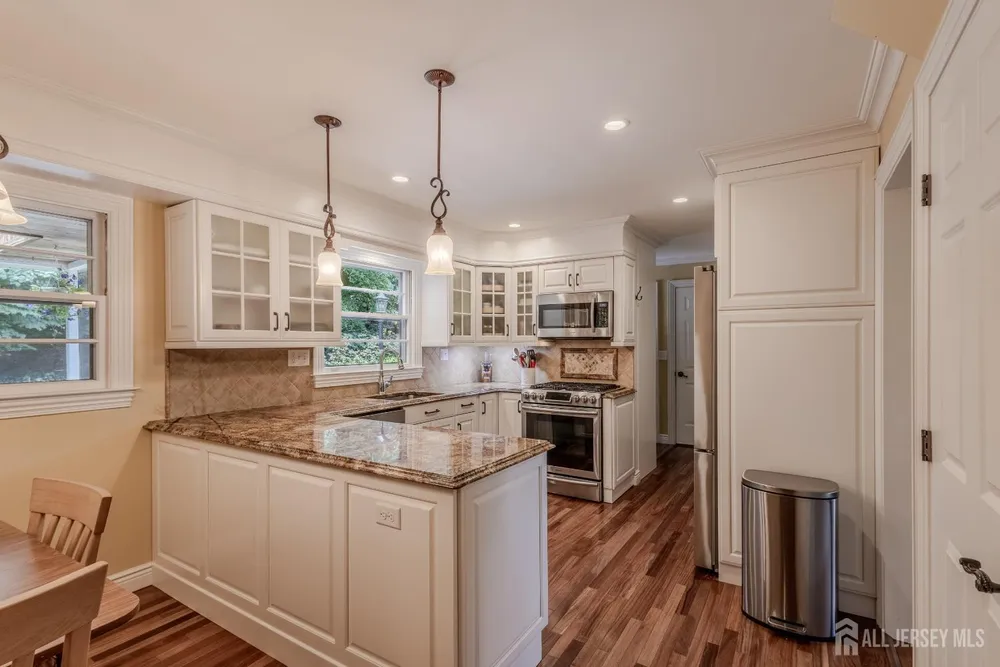 17 Stephens Dr, East Brunswick, NJ 08816