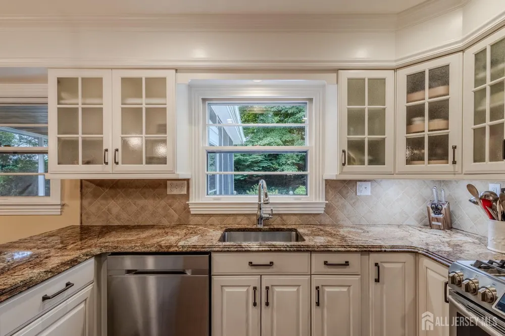 17 Stephens Dr, East Brunswick, NJ 08816