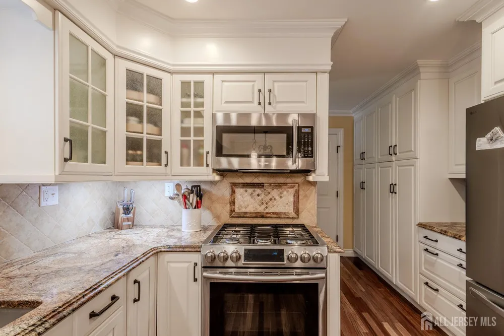 17 Stephens Dr, East Brunswick, NJ 08816
