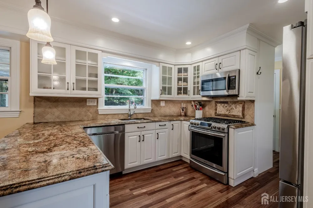 17 Stephens Dr, East Brunswick, NJ 08816
