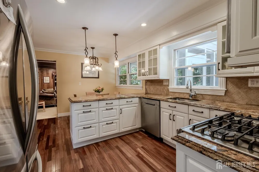 17 Stephens Dr, East Brunswick, NJ 08816