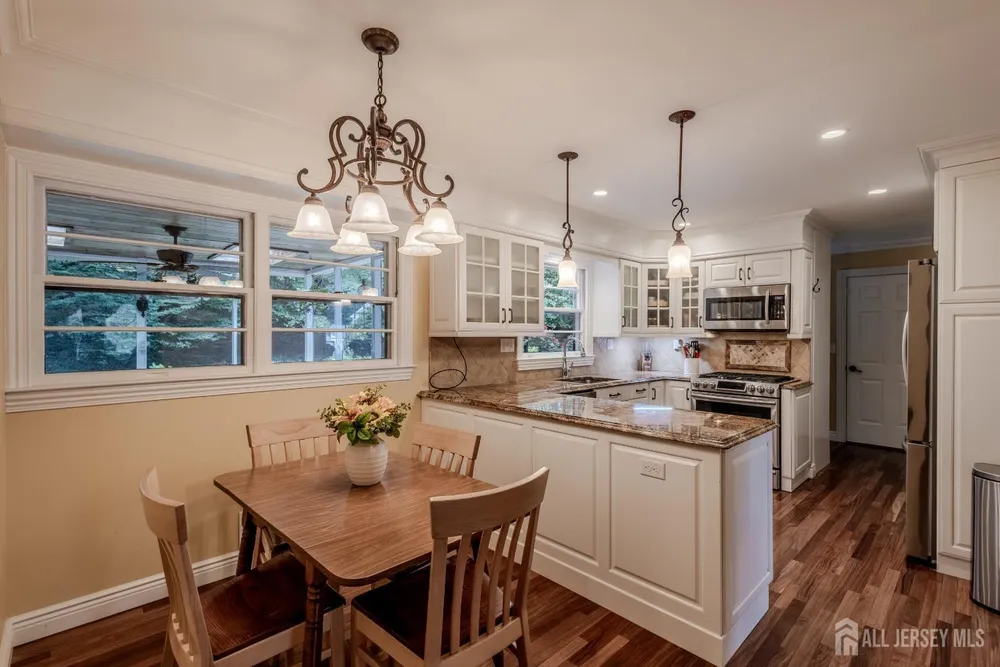 17 Stephens Dr, East Brunswick, NJ 08816