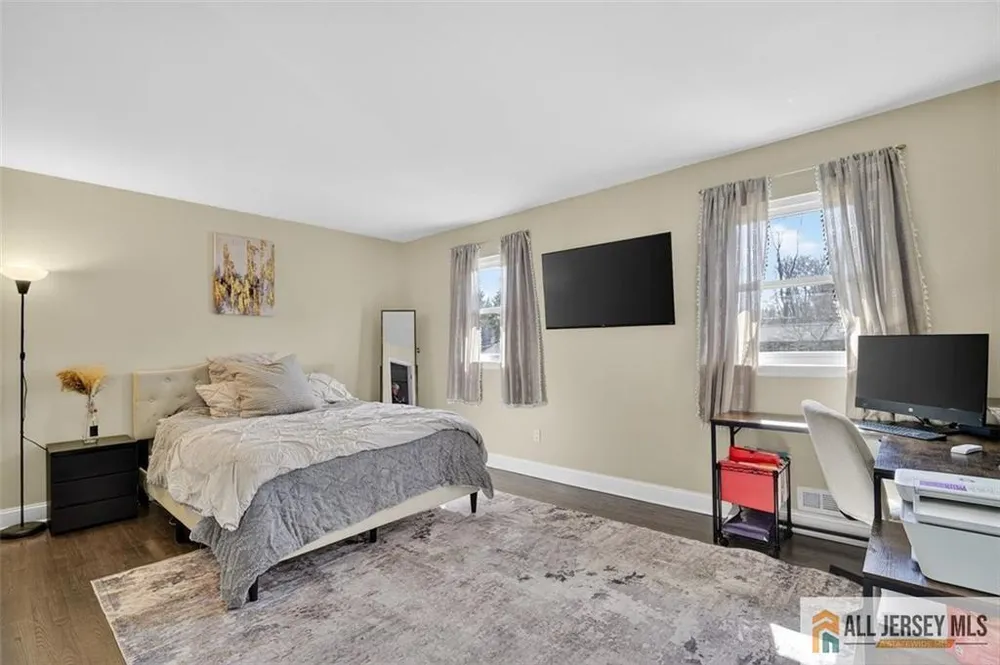 16 Colonial Dr, East Brunswick, NJ 08816