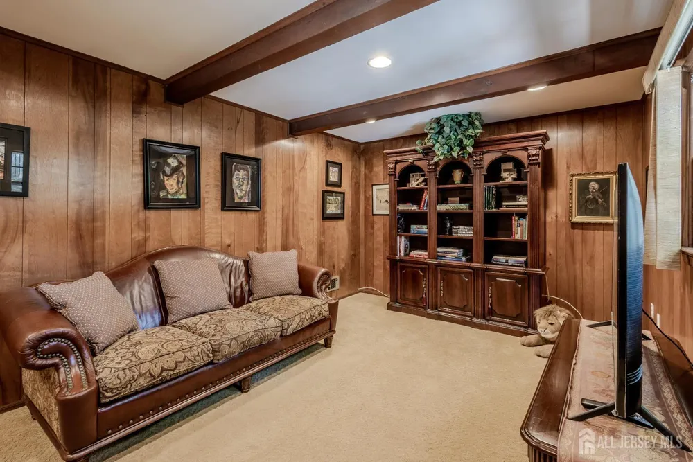 17 Stephens Dr, East Brunswick, NJ 08816