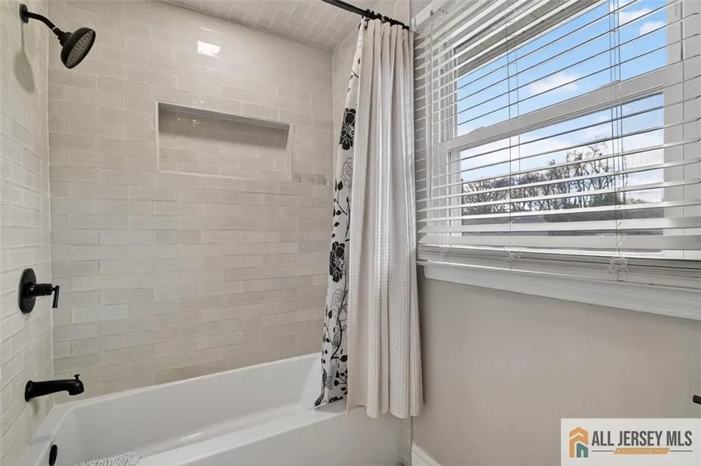 16 Colonial Dr, East Brunswick, NJ 08816