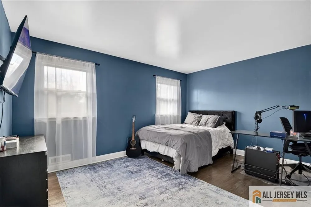 16 Colonial Dr, East Brunswick, NJ 08816