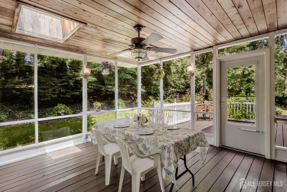 17 Stephens Dr, East Brunswick, NJ 08816