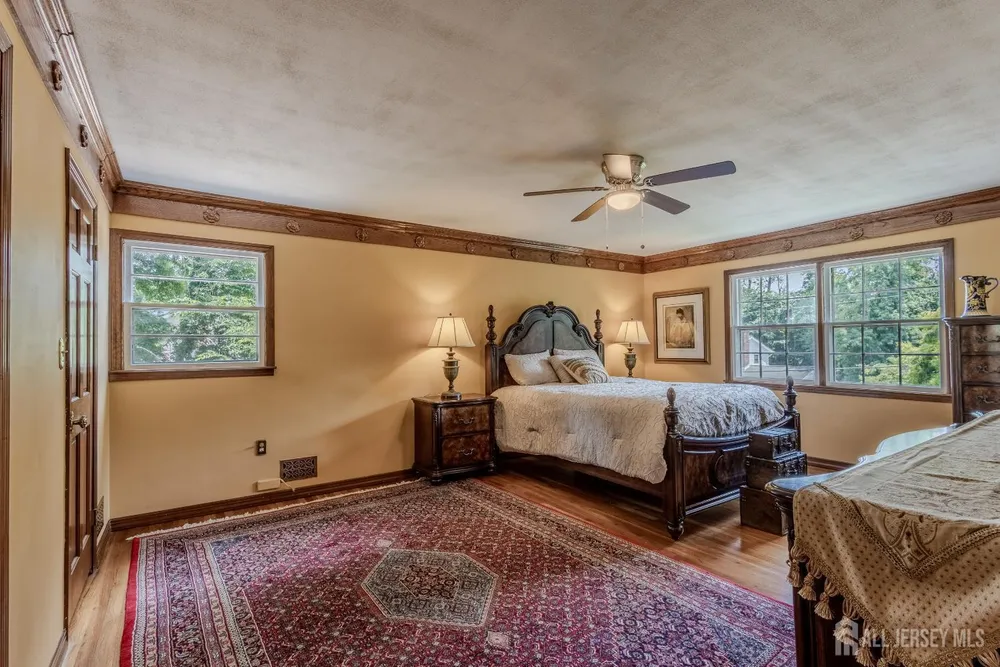 17 Stephens Dr, East Brunswick, NJ 08816