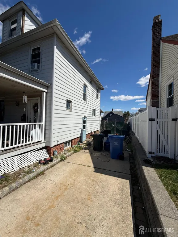 6 James St, South River, NJ 08882