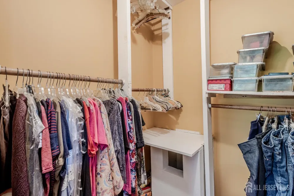 17 Stephens Dr, East Brunswick, NJ 08816
