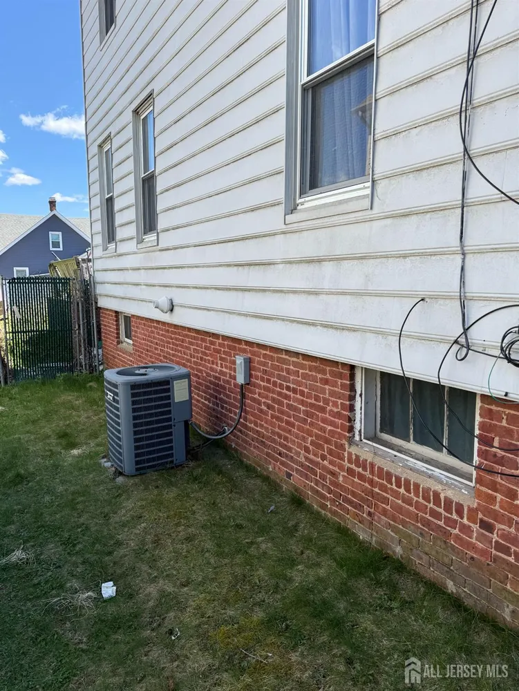 6 James St, South River, NJ 08882