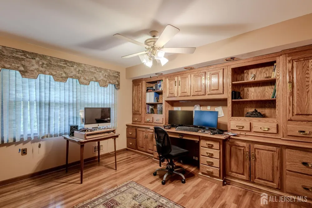 17 Stephens Dr, East Brunswick, NJ 08816