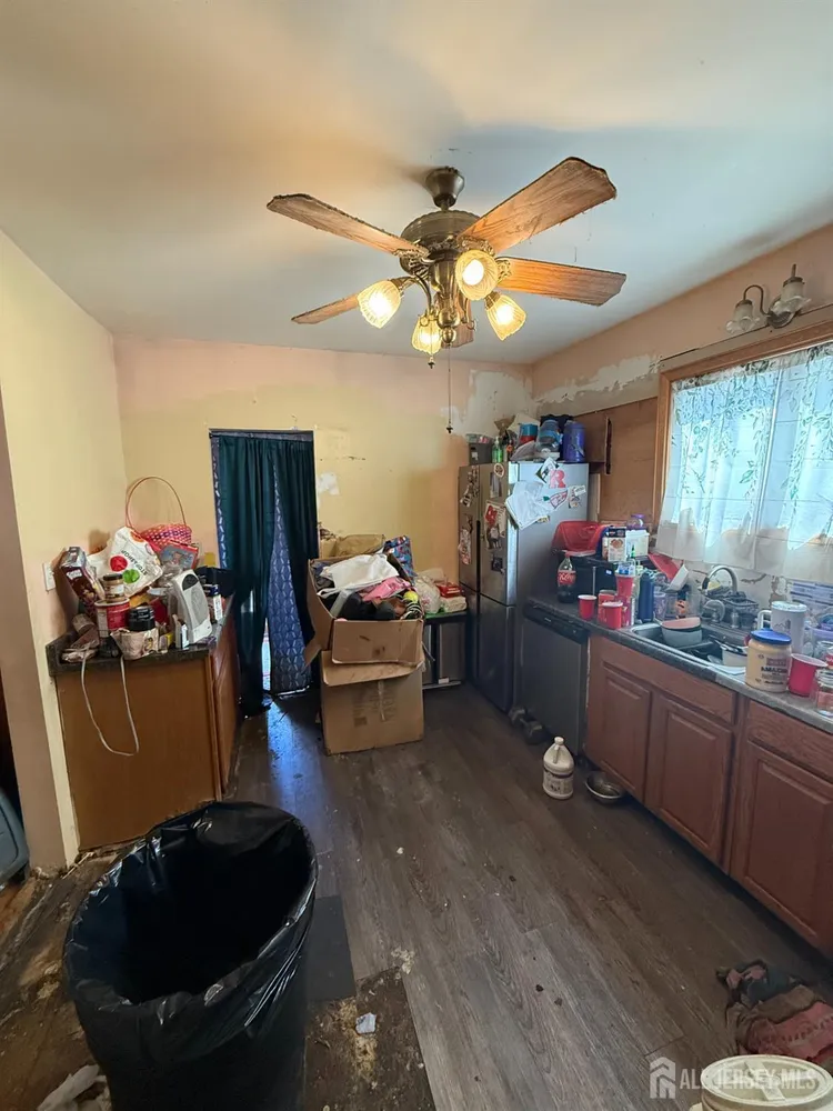 6 James St, South River, NJ 08882