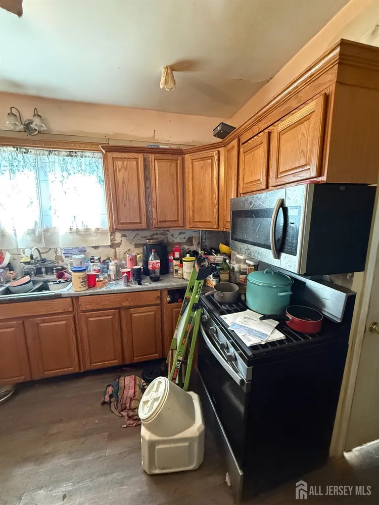 6 James St, South River, NJ 08882