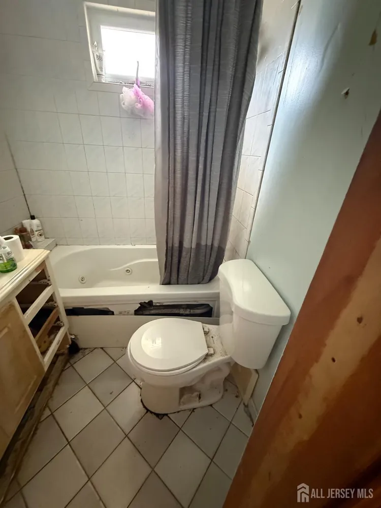 6 James St, South River, NJ 08882
