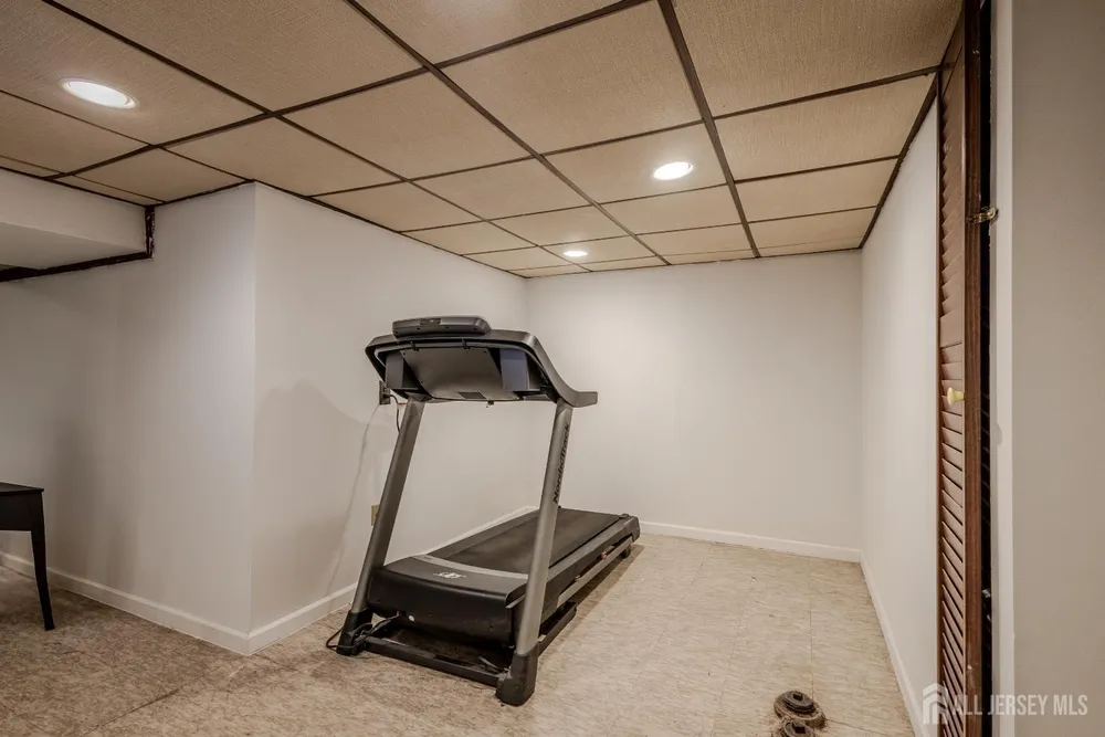 17 Stephens Dr, East Brunswick, NJ 08816
