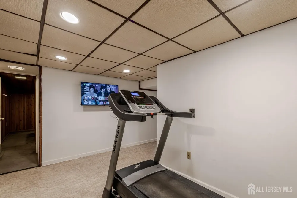 17 Stephens Dr, East Brunswick, NJ 08816