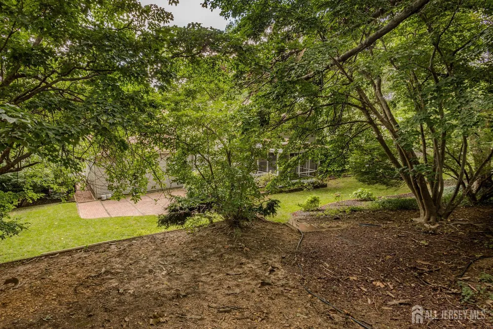 17 Stephens Dr, East Brunswick, NJ 08816