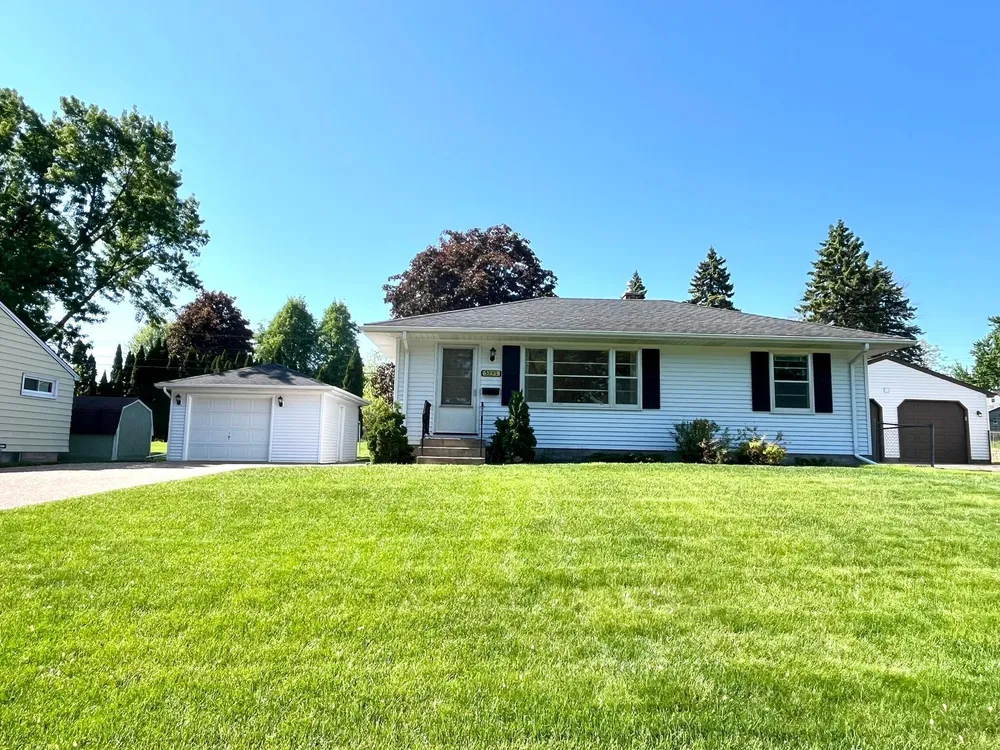 3752 Upper 73rd St E, Inver Grove Heights, MN 55076