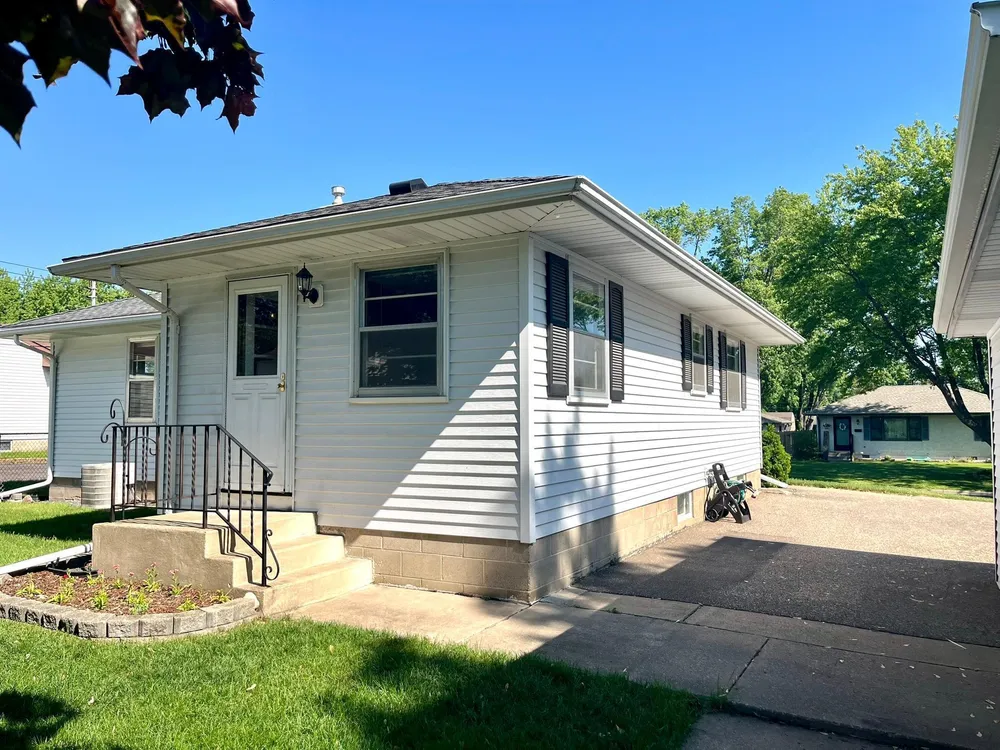 3752 Upper 73rd St E, Inver Grove Heights, MN 55076