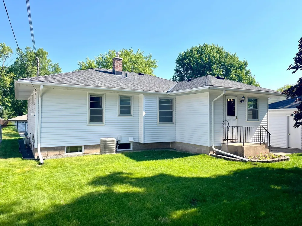 3752 Upper 73rd St E, Inver Grove Heights, MN 55076