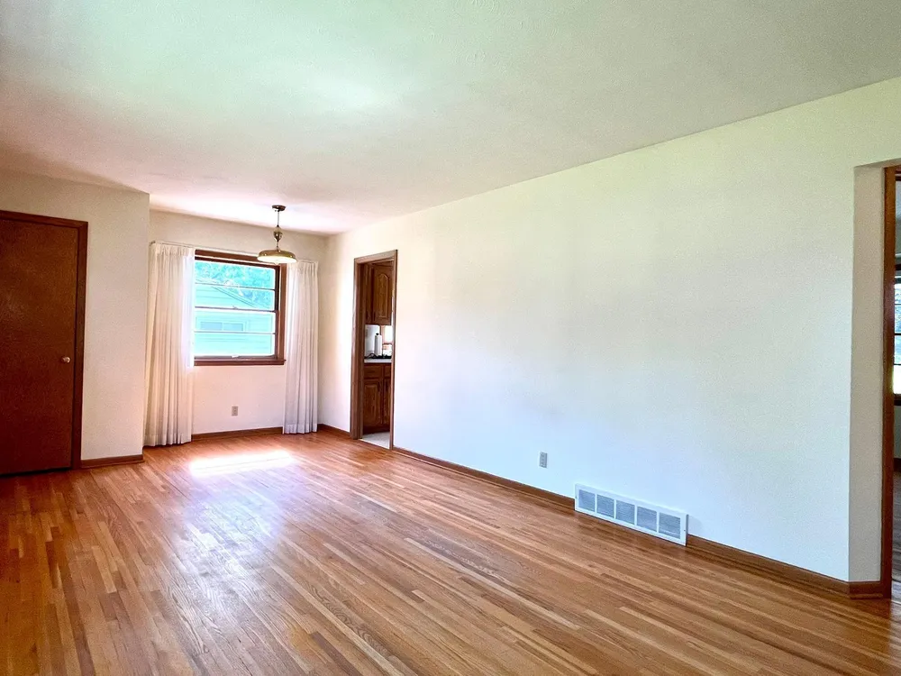 3752 Upper 73rd St E, Inver Grove Heights, MN 55076