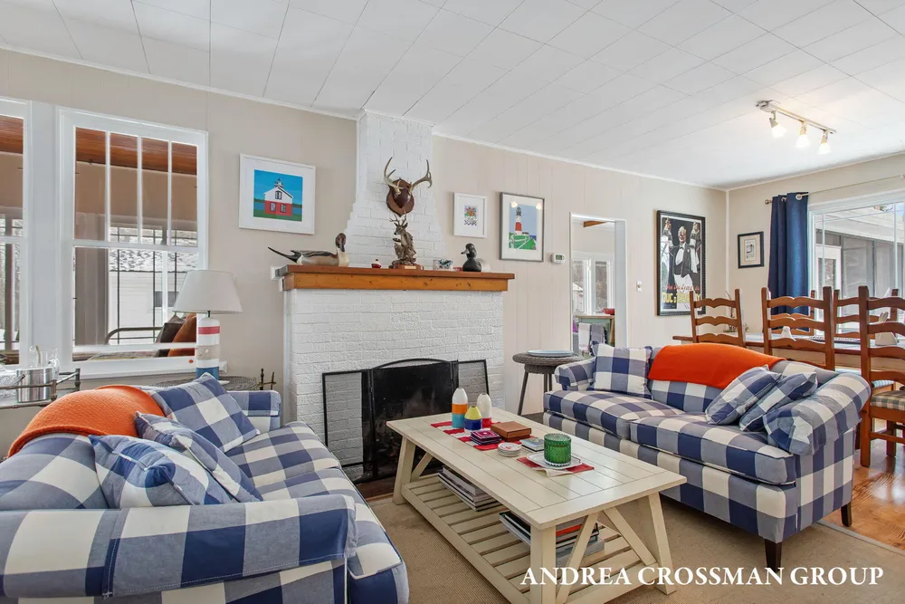 658 Allegan St, Saugatuck, MI 49453