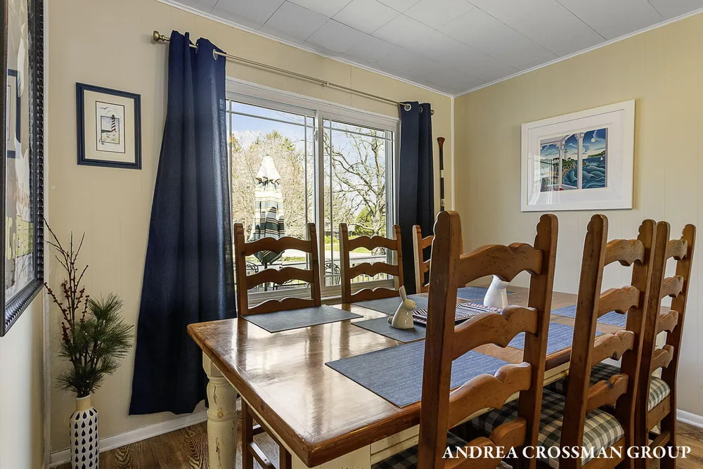 658 Allegan St, Saugatuck, MI 49453