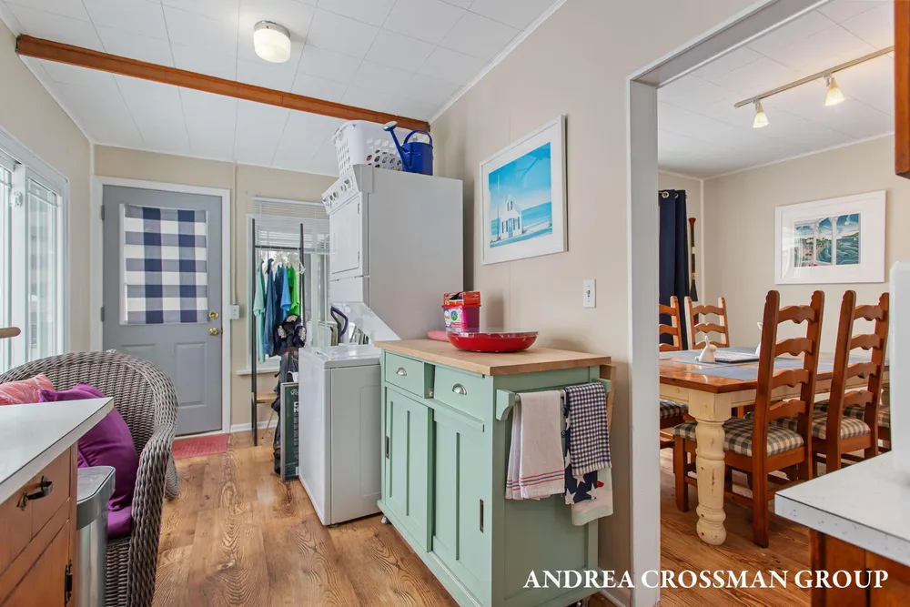 658 Allegan St, Saugatuck, MI 49453
