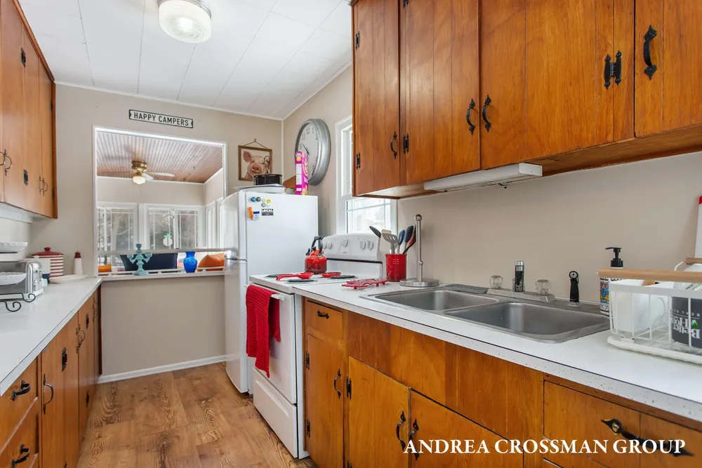 658 Allegan St, Saugatuck, MI 49453
