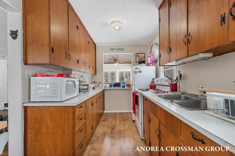 658 Allegan St, Saugatuck, MI 49453