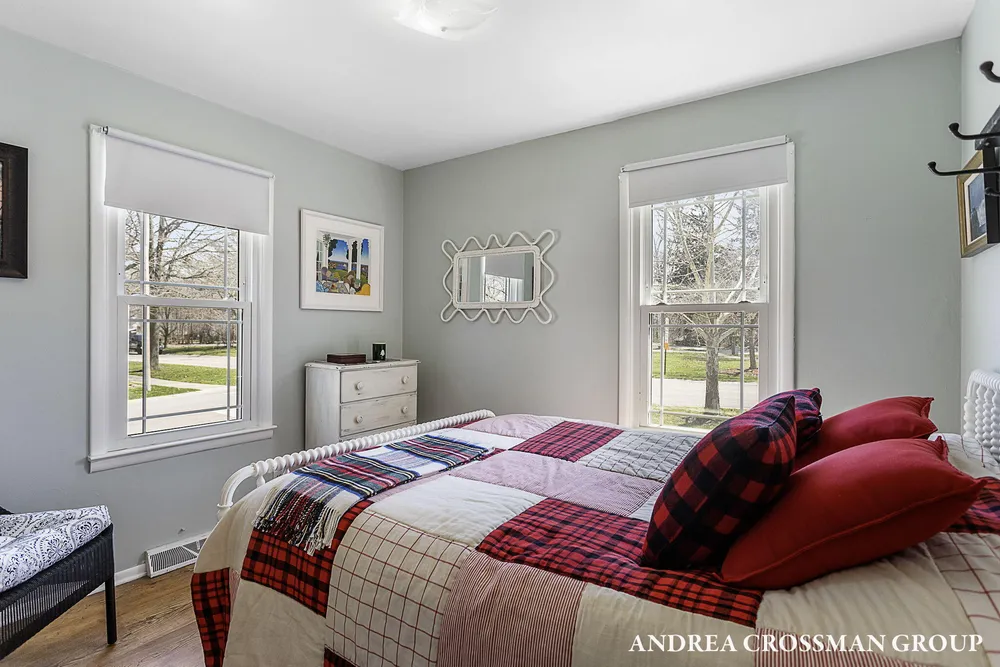 658 Allegan St, Saugatuck, MI 49453