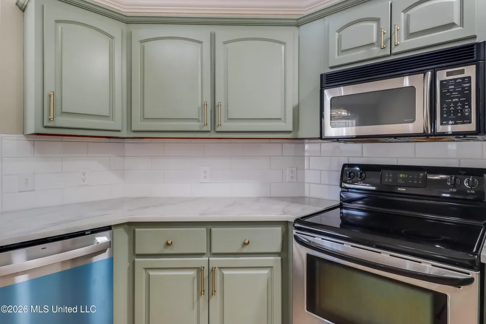 8516 Kono Pl, Diamondhead, MS 39525