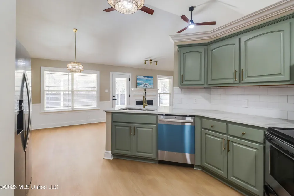 8516 Kono Pl, Diamondhead, MS 39525