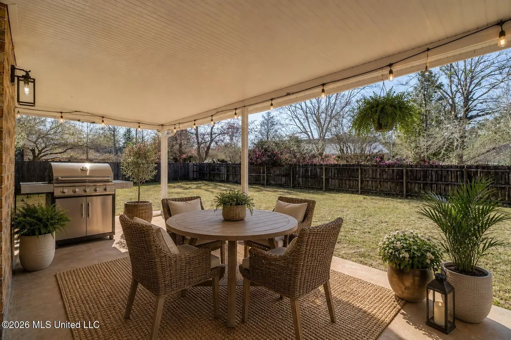 8516 Kono Pl, Diamondhead, MS 39525