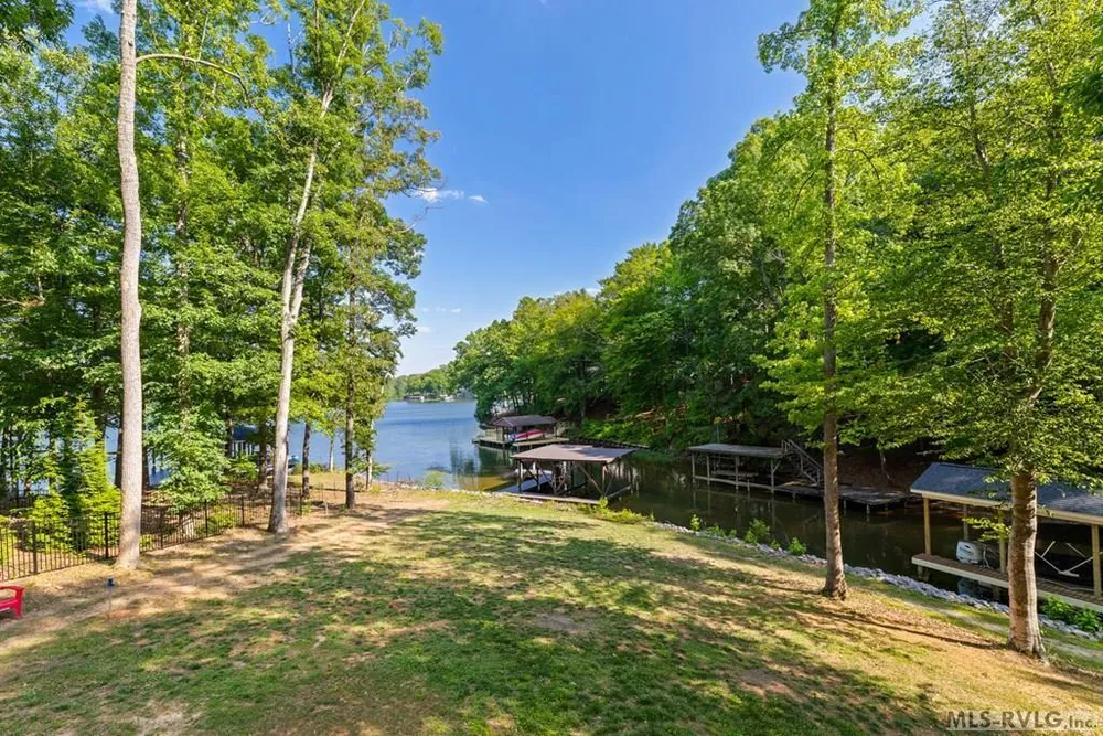106 Bass Ct, Macon, NC 27551